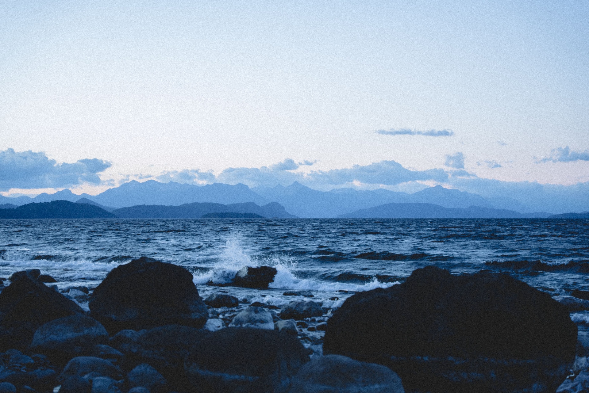 Lago Nahuel Huapi ao entardecer