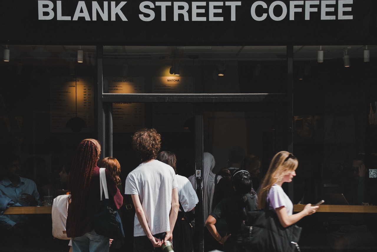 Fila no Blank Street Coffee