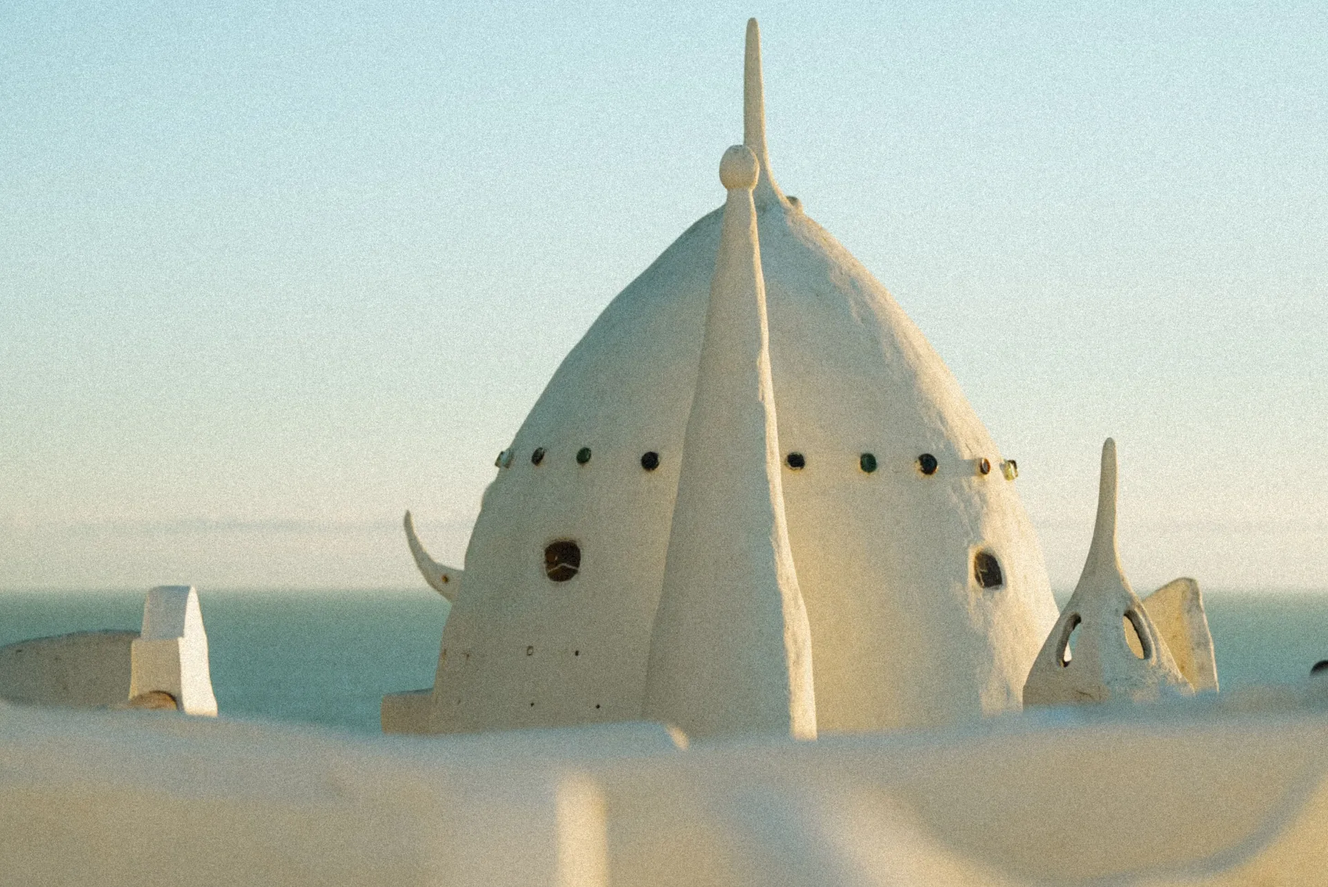 Casapueblo — cúpulas brancas sobre o mar