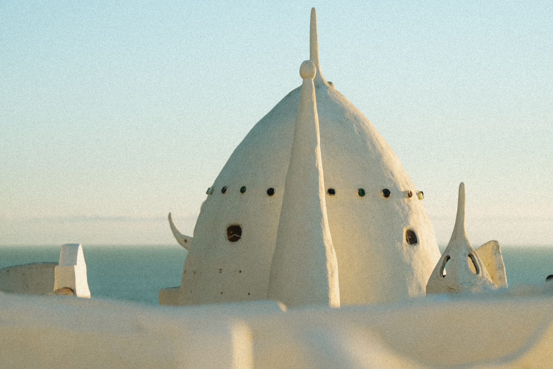 Casapueblo — cúpulas brancas sobre o mar